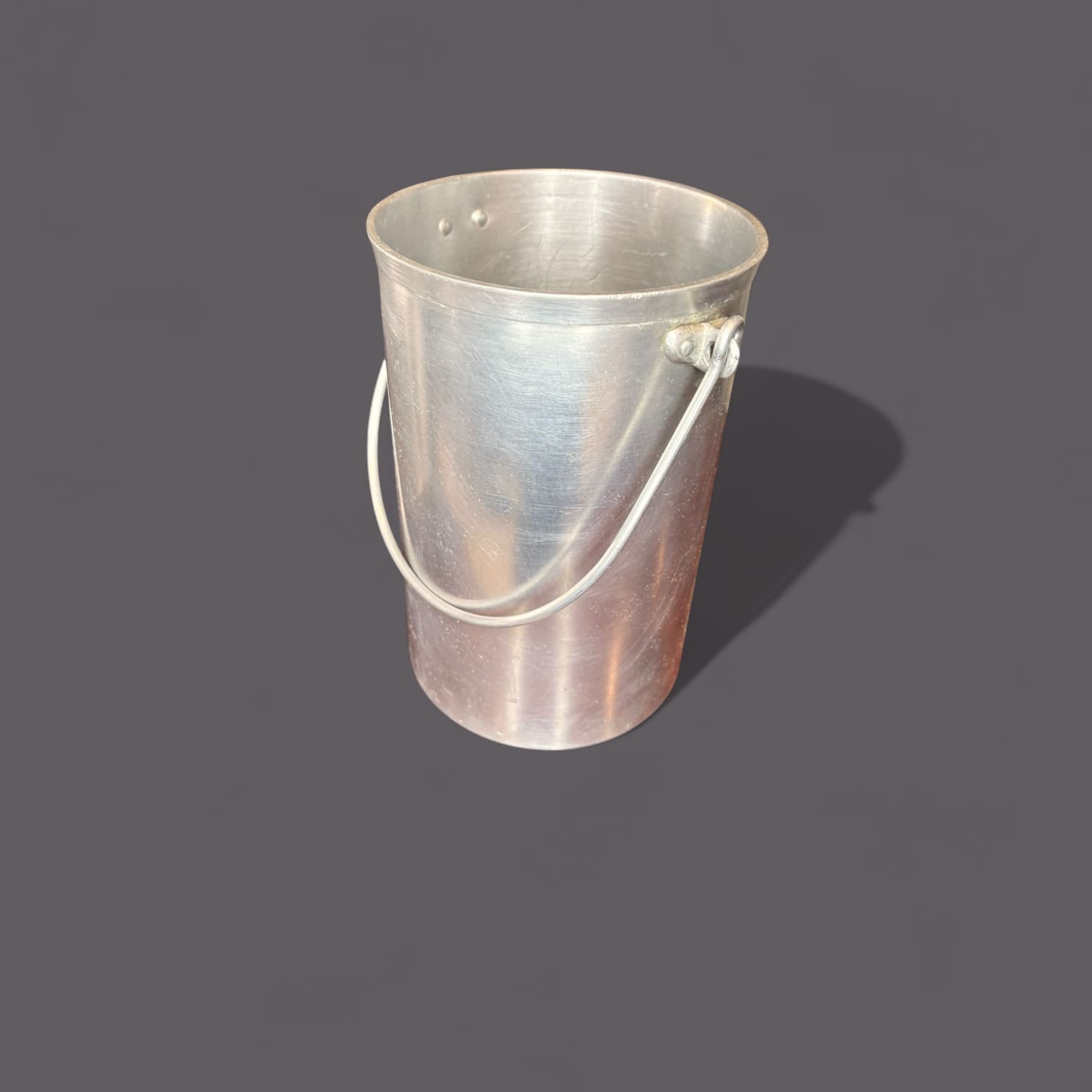 Lechera antigua cilíndrica de aluminio decorativa - Cositas Antiguas – La Guadaña, Anticuarios Online en Jerez , vender antigüedades, muebles antiguos