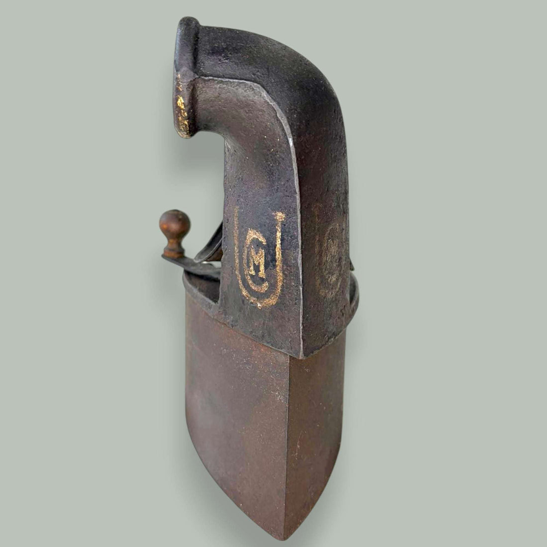 Plancha de carbón antigua de forja con mango de madera original - Cositas Antiguas – La Guadaña, Anticuarios Online en Jerez , vender antigüedades, muebles antiguos