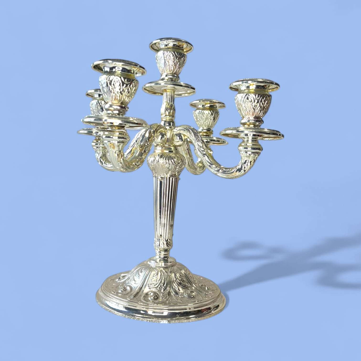 Candelabros antiguos de metal plateado en pareja - Cositas Antiguas – La Guadaña, Anticuarios Online en Jerez , vender antigüedades, muebles antiguos