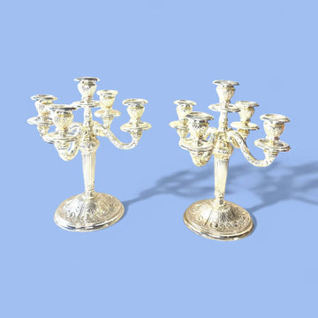 Candelabros antiguos de metal plateado en pareja - Cositas Antiguas – La Guadaña, Anticuarios Online en Jerez , vender antigüedades, muebles antiguos
