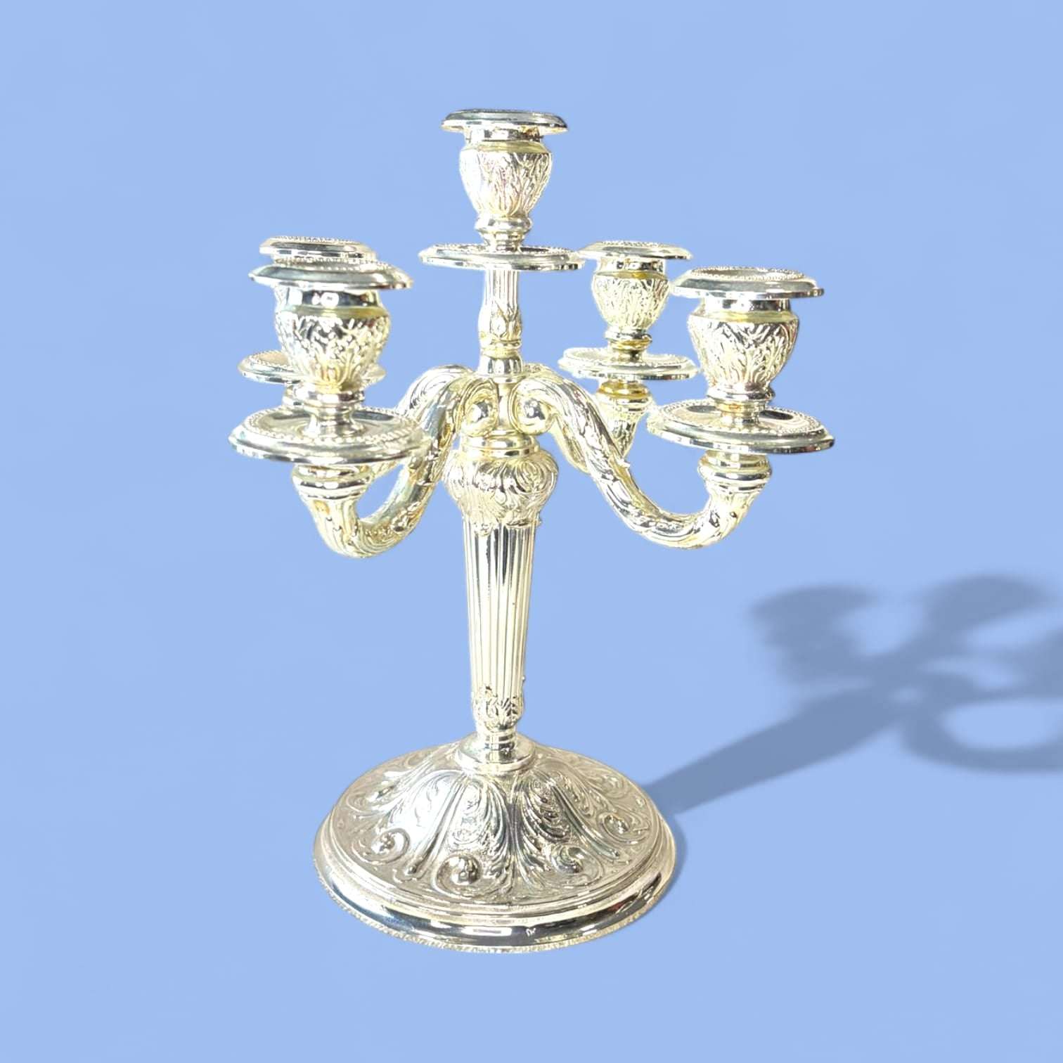 Candelabros antiguos de metal plateado en pareja - Cositas Antiguas – La Guadaña, Anticuarios Online en Jerez , vender antigüedades, muebles antiguos