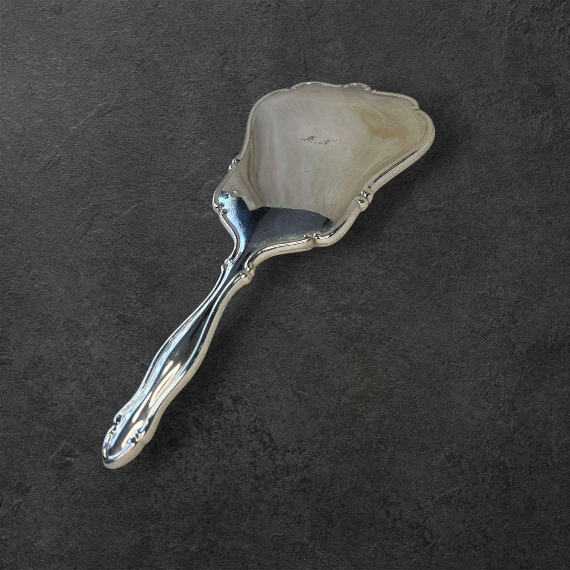 Juego Tocador antiguo de metal plateado elegante - Cositas Antiguas – La Guadaña, Anticuarios Online en Jerez , vender antigüedades, muebles antiguos