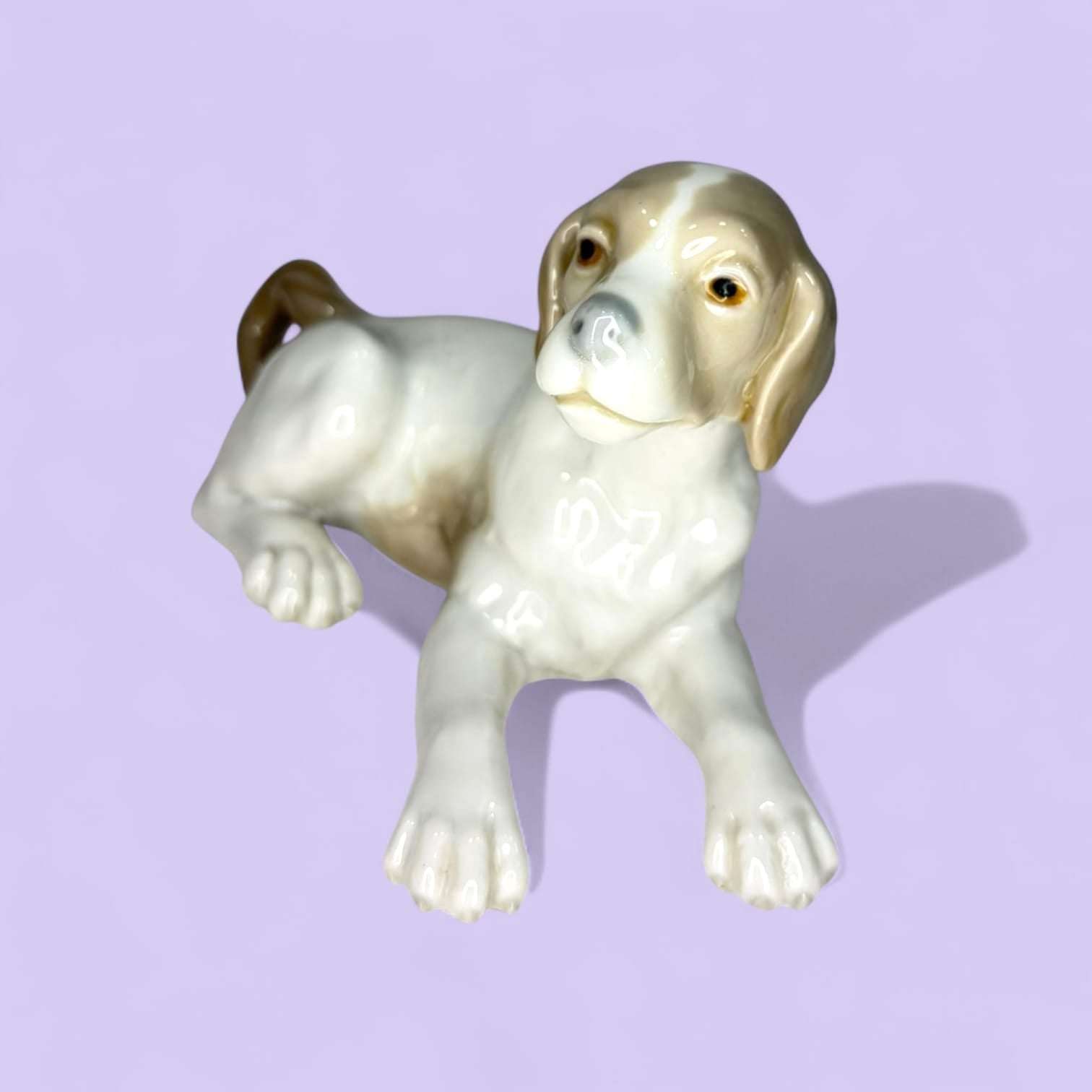 Perro de porcelana NAO Lladró antiguo - Cositas Antiguas – La Guadaña, Anticuarios Online en Jerez , vender antigüedades, muebles antiguos