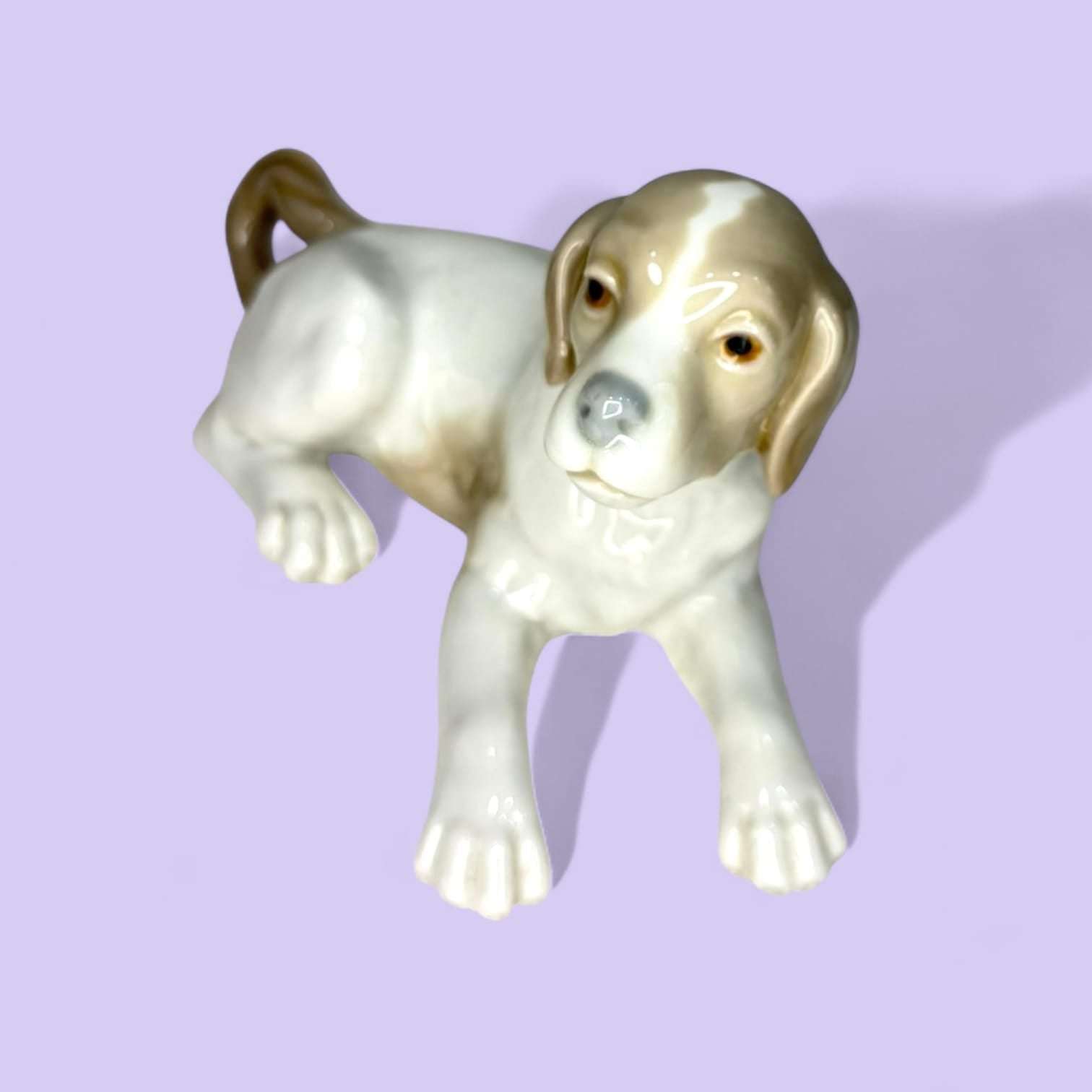 Perro de porcelana NAO Lladró antiguo - Cositas Antiguas – La Guadaña, Anticuarios Online en Jerez , vender antigüedades, muebles antiguos