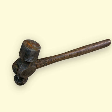 Martillo de bola antiguo restaurado de herrero clásico - Cositas Antiguas – La Guadaña, Anticuarios Online en Jerez , vender antigüedades, muebles antiguos