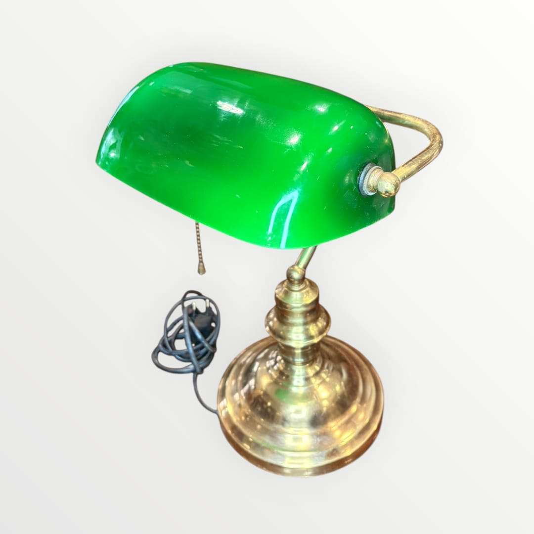 Lámpara de escritorio antigua de metal verde - Cositas Antiguas – La Guadaña, Anticuarios Online en Jerez , vender antigüedades, muebles antiguos