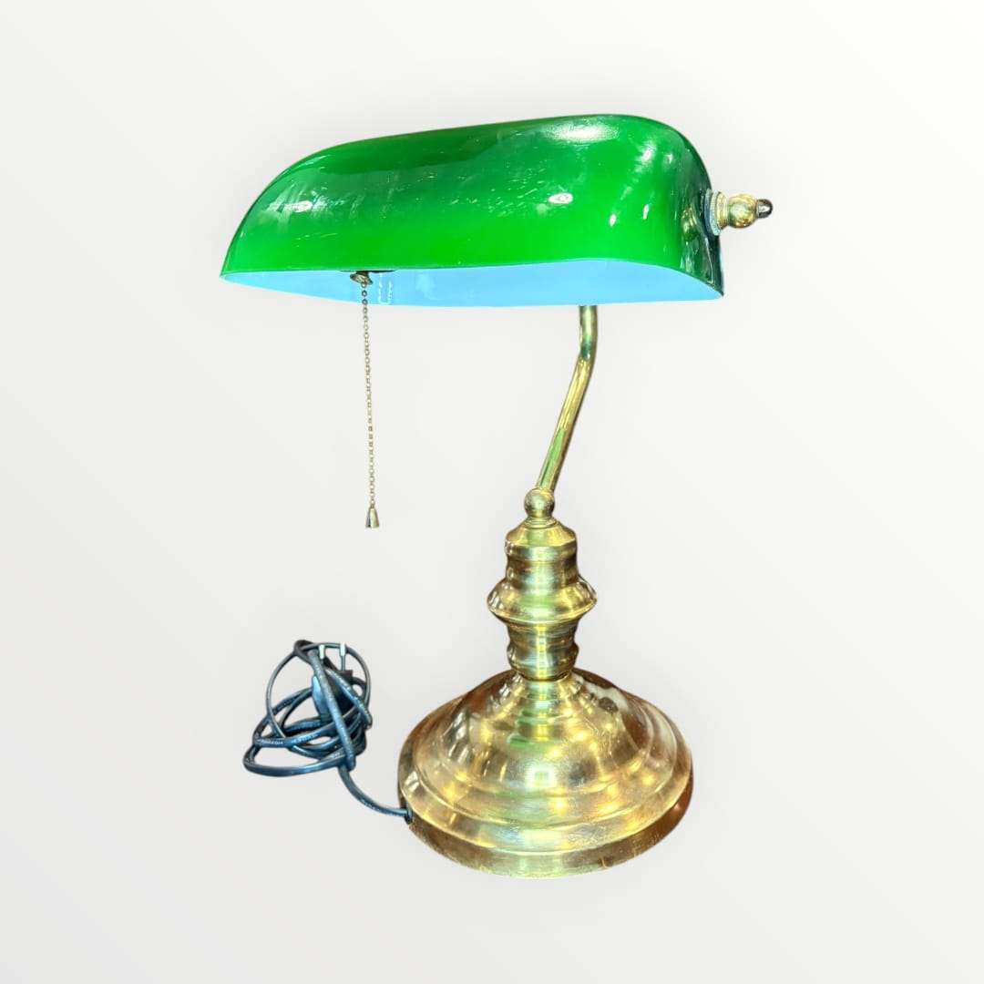 Lámpara de escritorio antigua de metal verde - Cositas Antiguas – La Guadaña, Anticuarios Online en Jerez , vender antigüedades, muebles antiguos