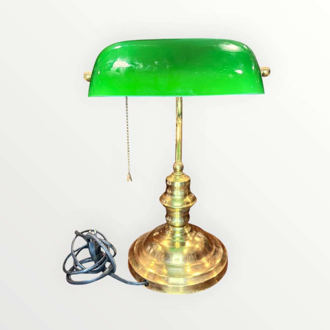 Lámpara de escritorio antigua de metal verde - Cositas Antiguas – La Guadaña, Anticuarios Online en Jerez , vender antigüedades, muebles antiguos