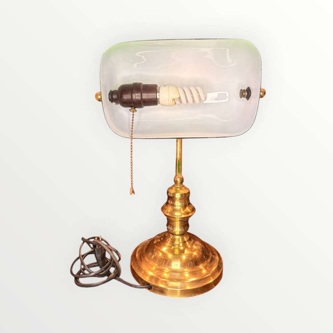 Lámpara de escritorio antigua de metal verde - Cositas Antiguas – La Guadaña, Anticuarios Online en Jerez , vender antigüedades, muebles antiguos