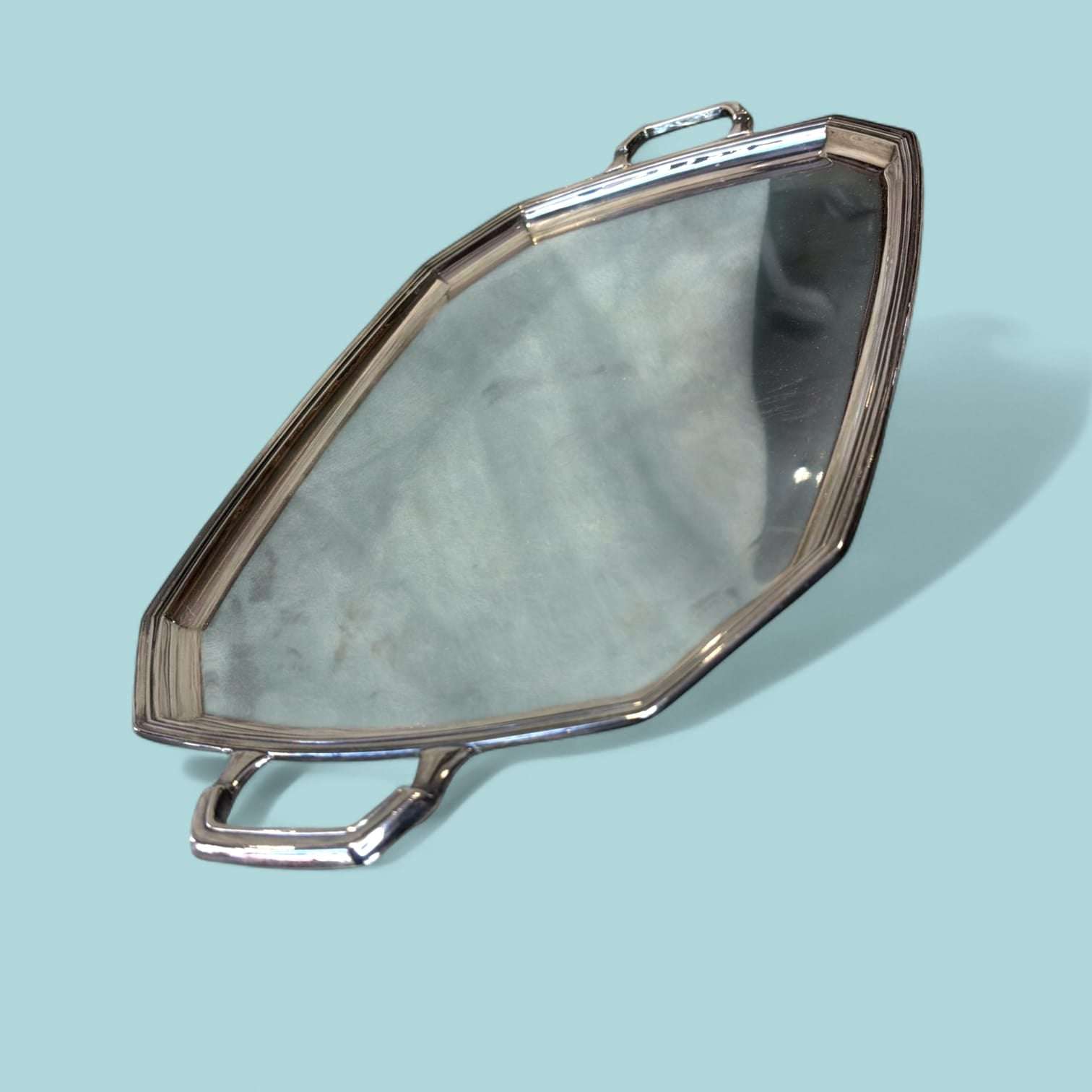 Bandeja antigua de metal plateado con asas laterales - Cositas Antiguas – La Guadaña, Anticuarios Online en Jerez , vender antigüedades, muebles antiguos