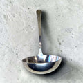 Cazo antiguo de metal plateado elegante para servir - Cositas Antiguas – La Guadaña, Anticuarios Online en Jerez , vender antigüedades, muebles antiguos