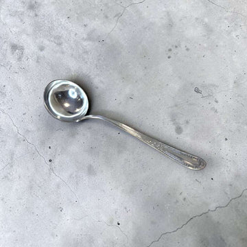 Cazo antiguo de metal plateado elegante para servir - Cositas Antiguas – La Guadaña, Anticuarios Online en Jerez , vender antigüedades, muebles antiguos