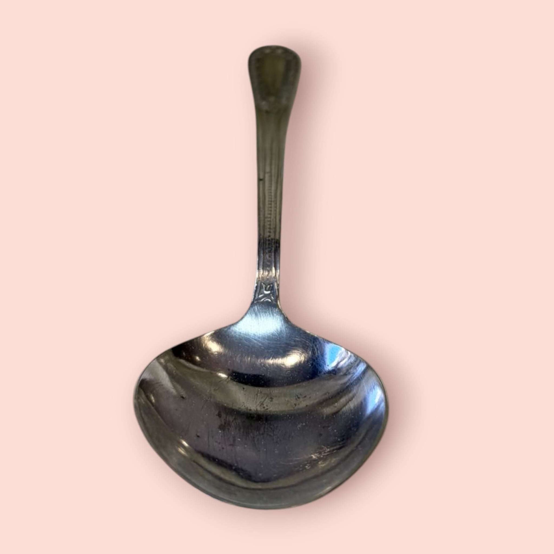 Cucharón antigua de metal plateado para servir con estilo - Cositas Antiguas – La Guadaña, Anticuarios Online en Jerez , vender antigüedades, muebles antiguos