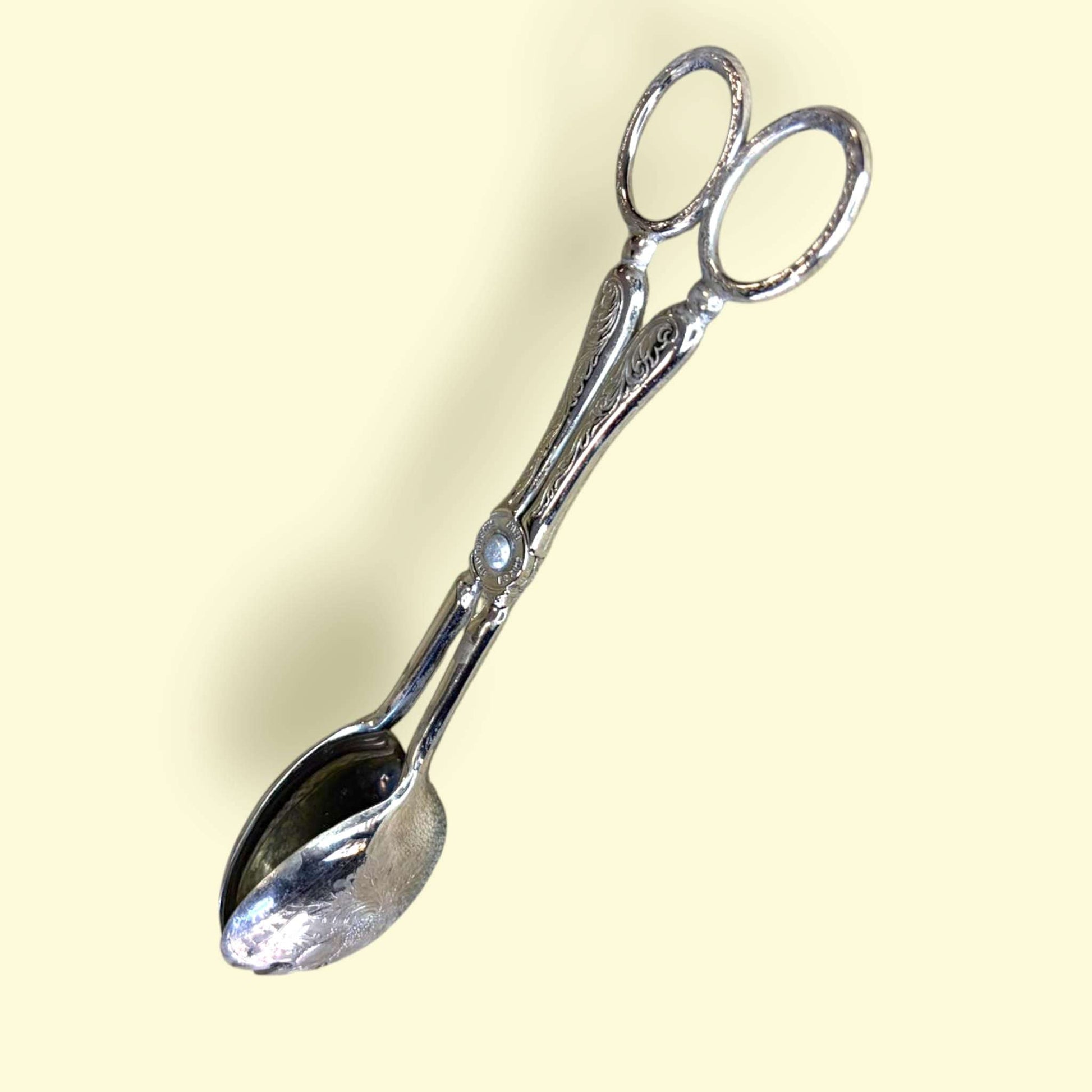 Pinzas antiguas de metal plateado para servir - Cositas Antiguas – La Guadaña, Anticuarios Online en Jerez , vender antigüedades, muebles antiguos