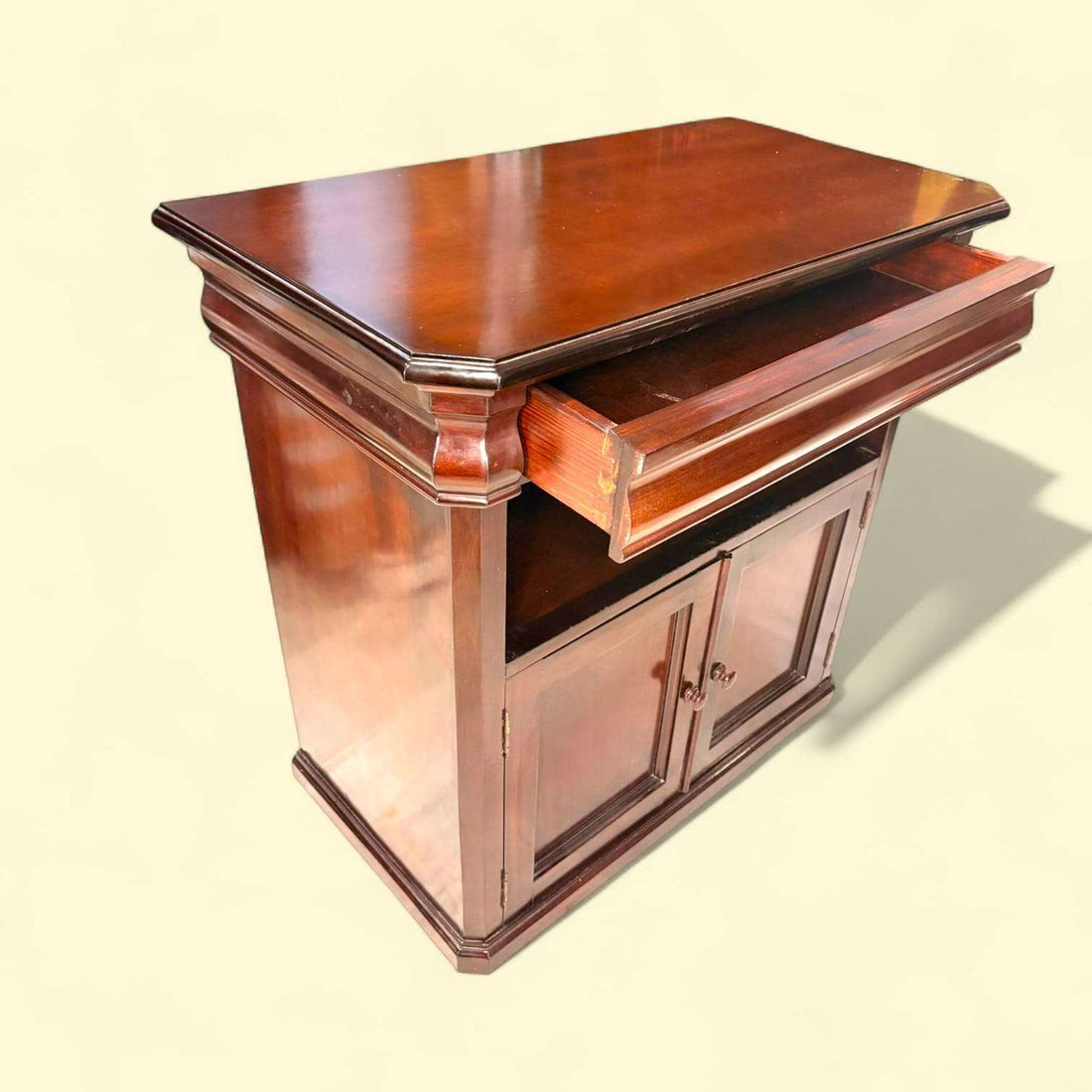 Mesa Tv antigua de caoba con cajón y armario - Cositas Antiguas – La Guadaña, Anticuarios Online en Jerez , vender antigüedades, muebles antiguos