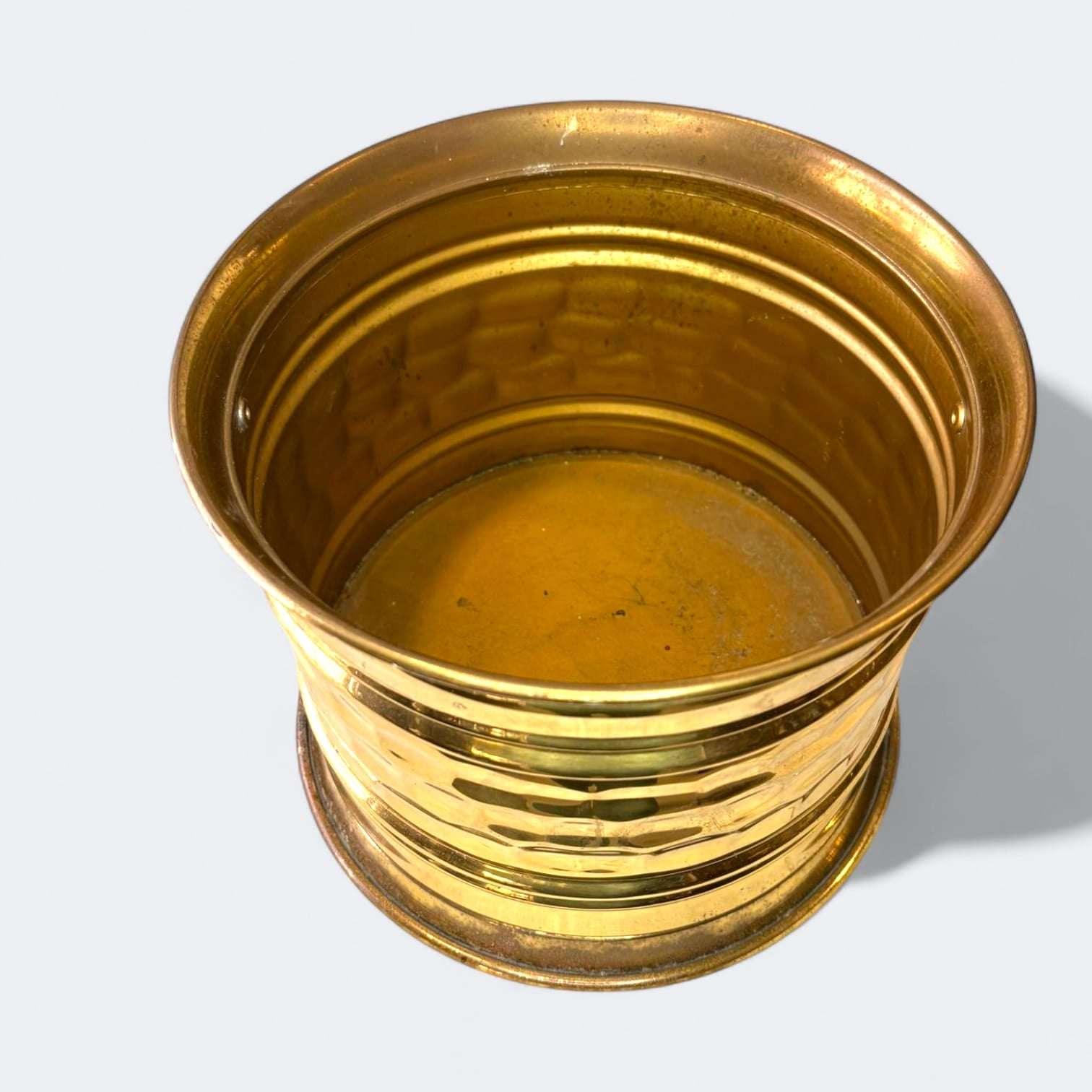Macetero antiguo de metal dorado decorativo - Cositas Antiguas – La Guadaña, Anticuarios Online en Jerez , vender antigüedades, muebles antiguos