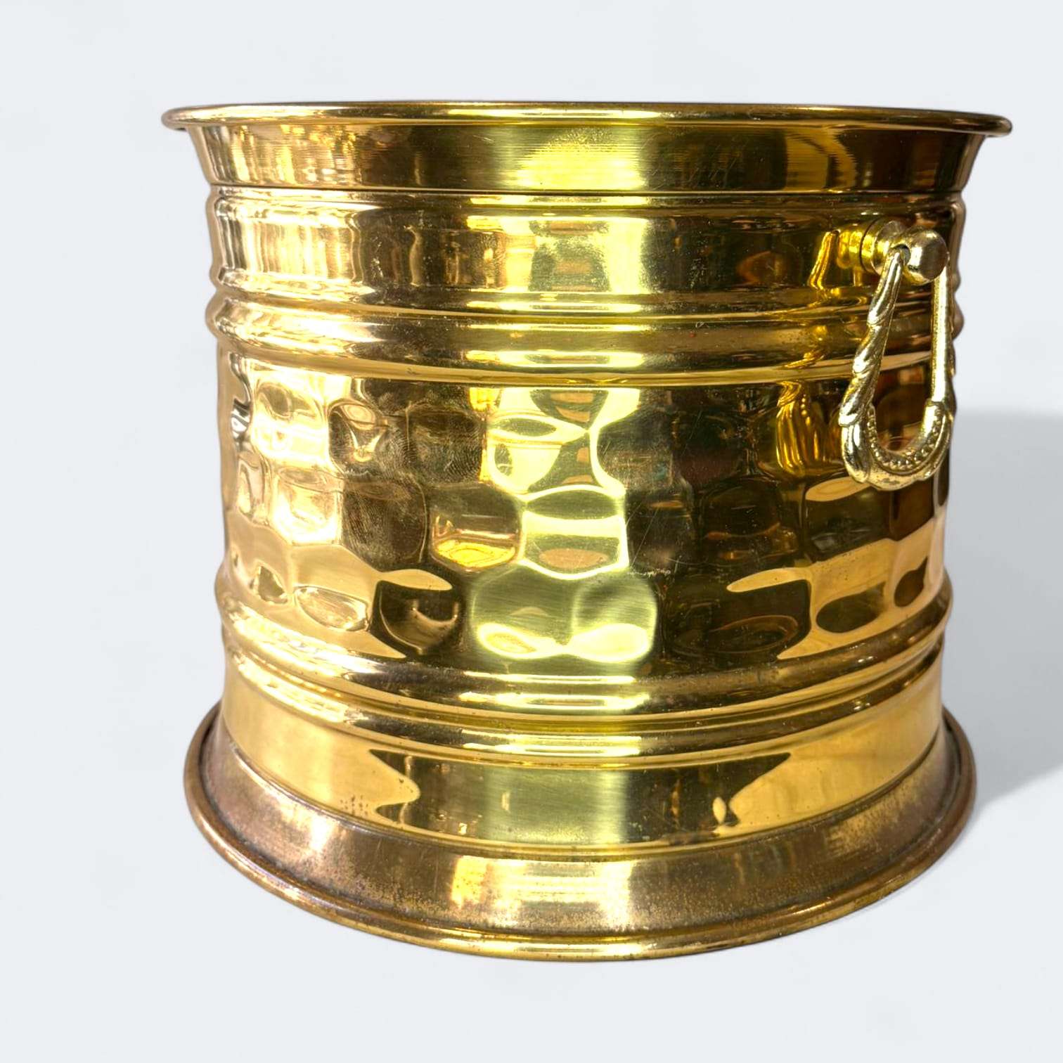 Macetero antiguo de metal dorado decorativo - Cositas Antiguas – La Guadaña, Anticuarios Online en Jerez , vender antigüedades, muebles antiguos
