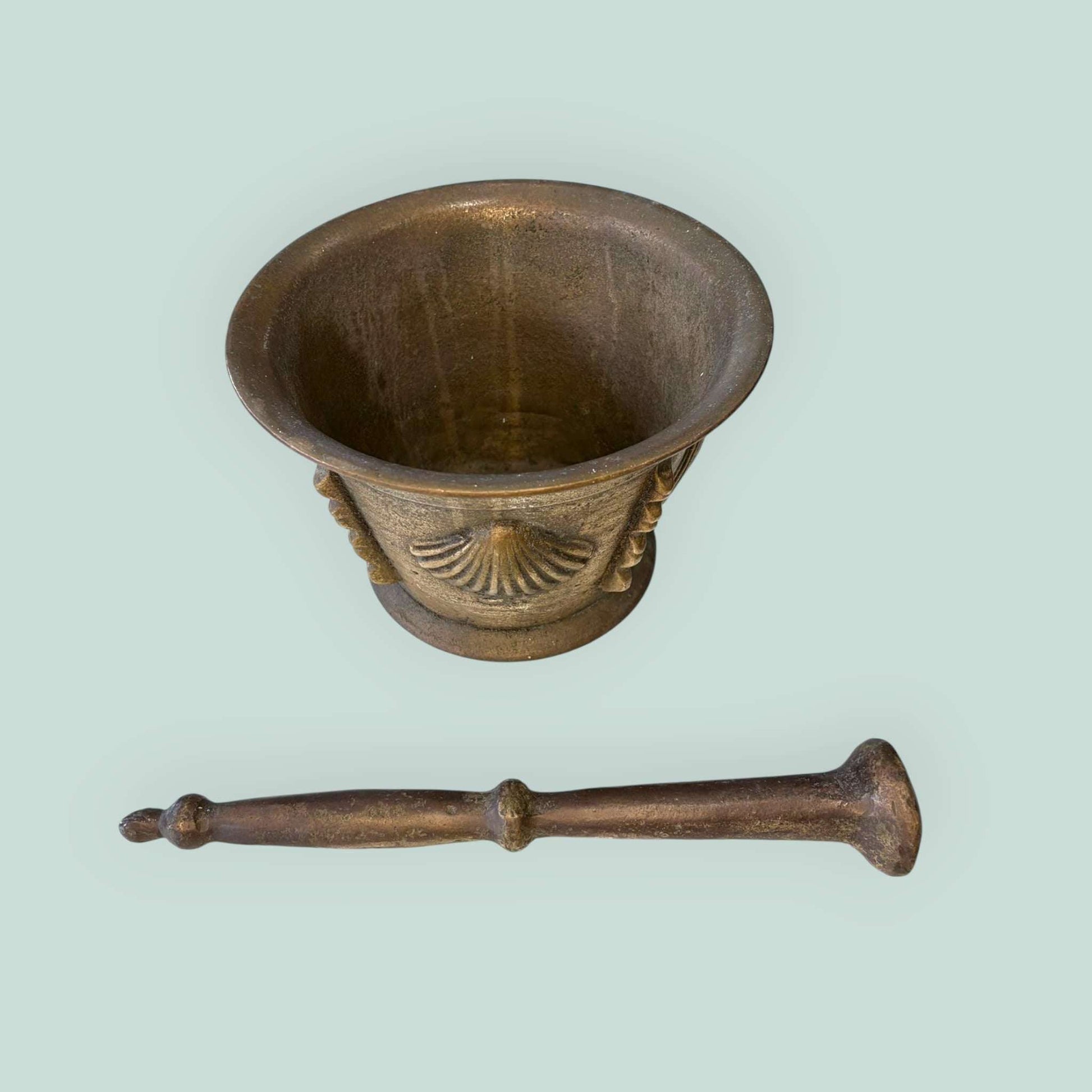 Mortero antiguo de bronce con maja decorativa - Cositas Antiguas – La Guadaña, Anticuarios Online en Jerez , vender antigüedades, muebles antiguos