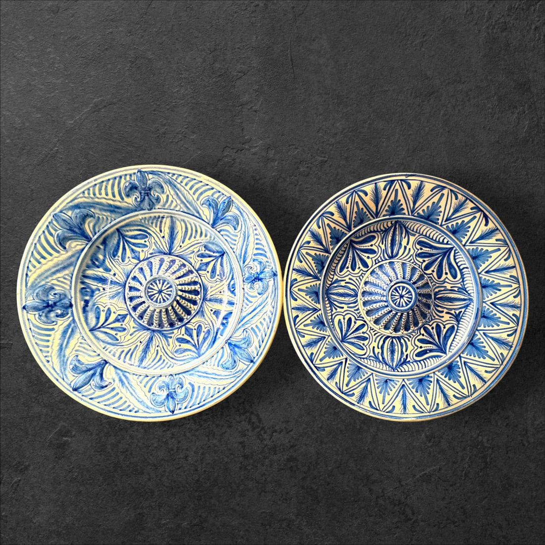 Platos decorativos de cerámica pintados a mano - Cositas Antiguas – La Guadaña, Anticuarios Online en Jerez , vender antigüedades, muebles antiguos