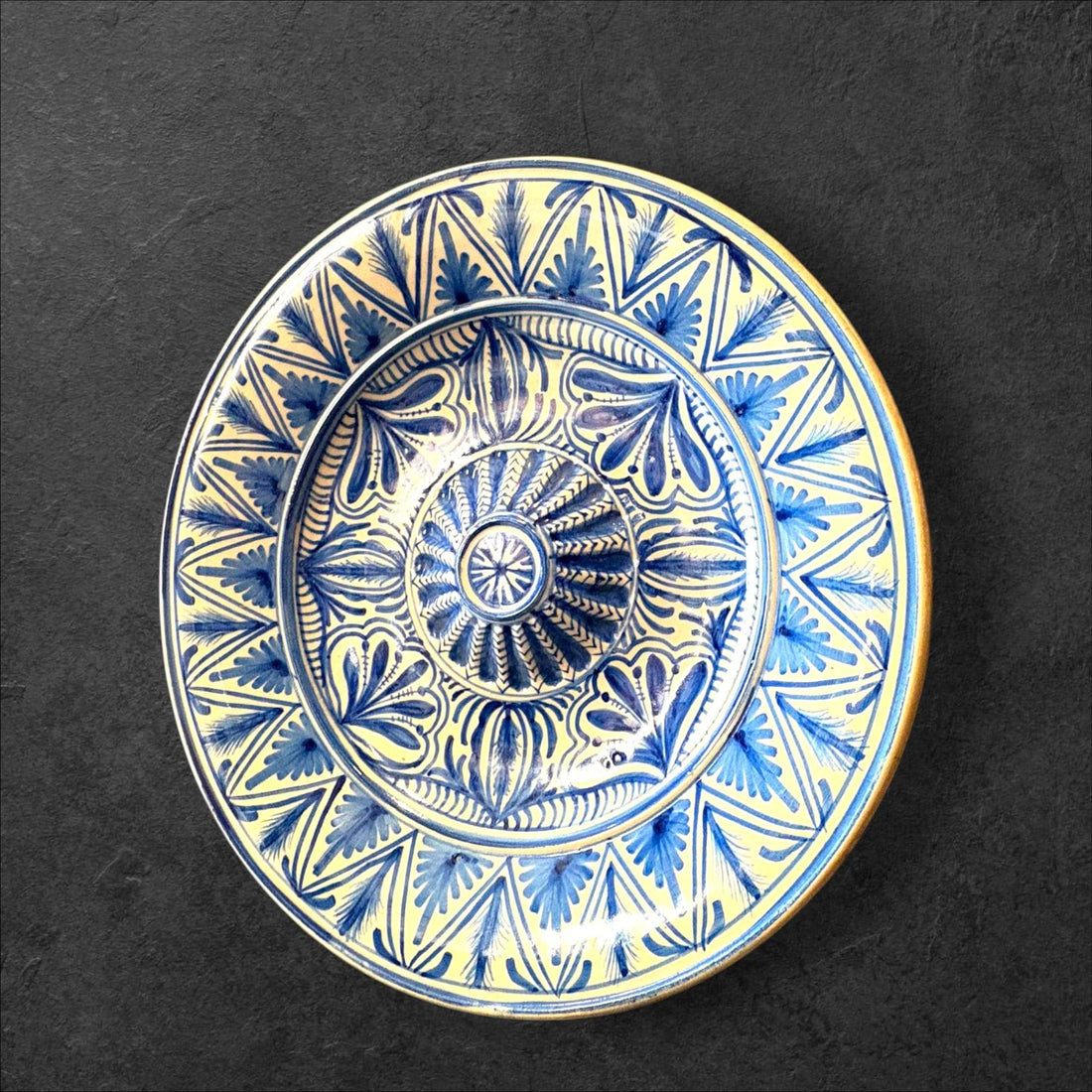 Platos decorativos de cerámica pintados a mano - Cositas Antiguas – La Guadaña, Anticuarios Online en Jerez , vender antigüedades, muebles antiguos