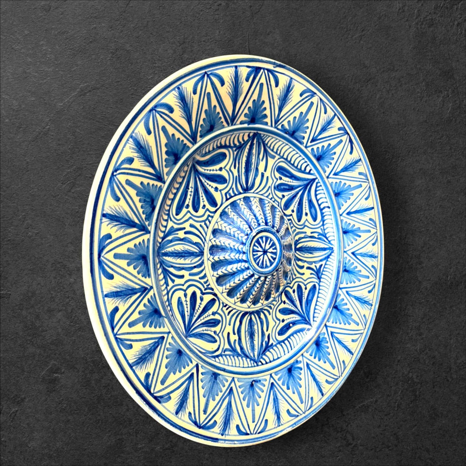 Platos decorativos de cerámica pintados a mano - Cositas Antiguas – La Guadaña, Anticuarios Online en Jerez , vender antigüedades, muebles antiguos