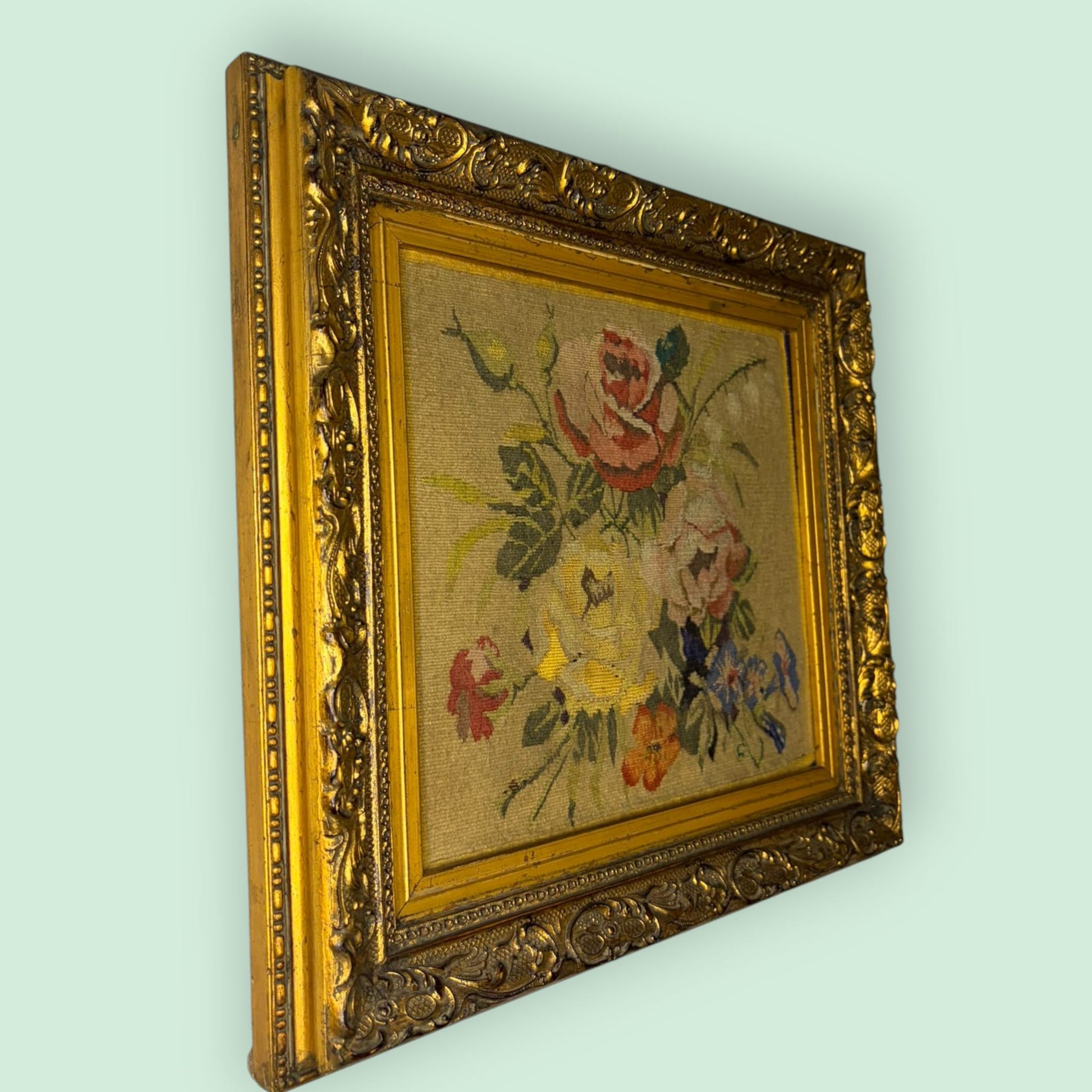 Cuadro óleo floral sobre textil con marco dorado - Cositas Antiguas – La Guadaña, Anticuarios Online en Jerez , vender antigüedades, muebles antiguos