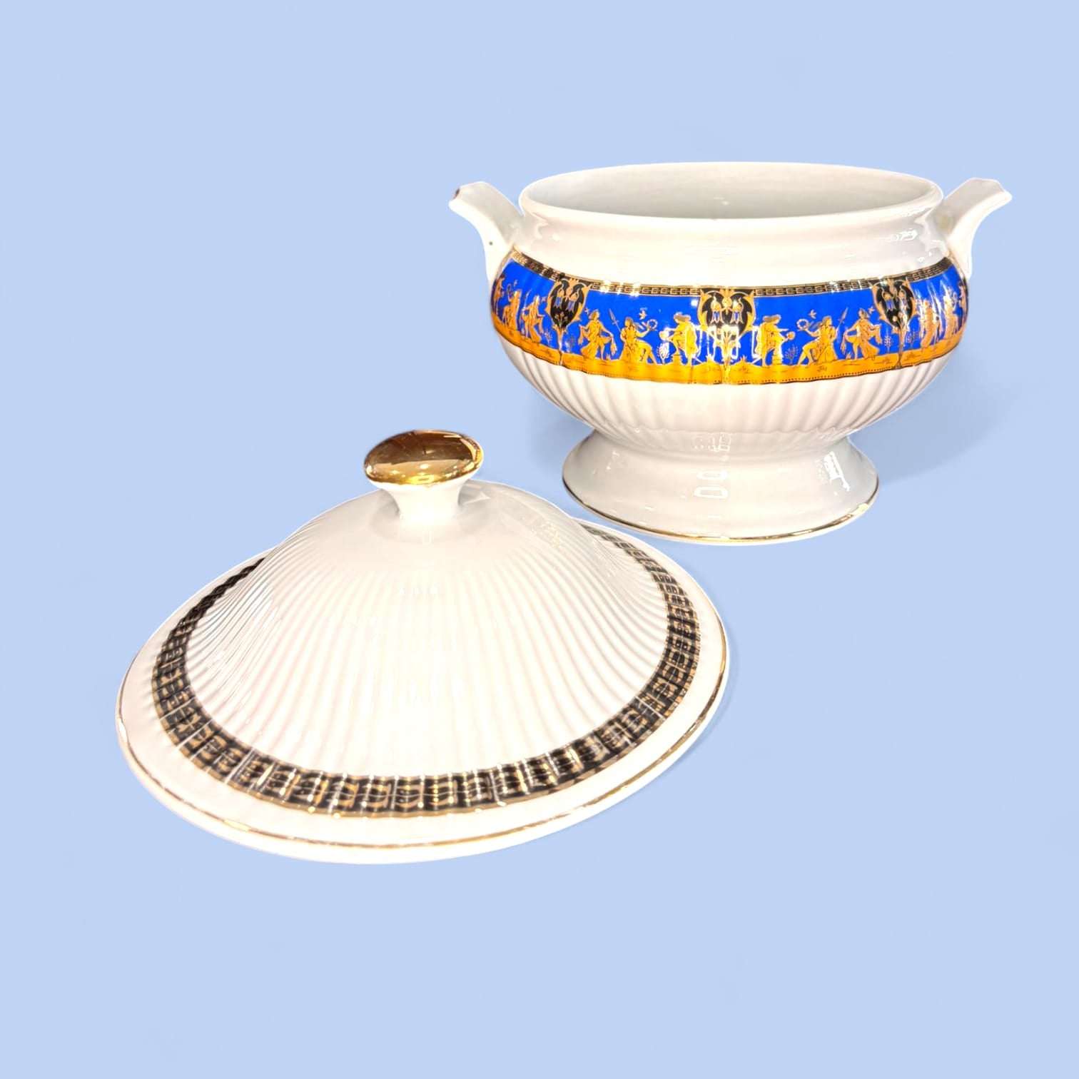 Sopera de porcelana con plato decorado azul y oro - Cositas Antiguas – La Guadaña, Anticuarios Online en Jerez , vender antigüedades, muebles antiguos