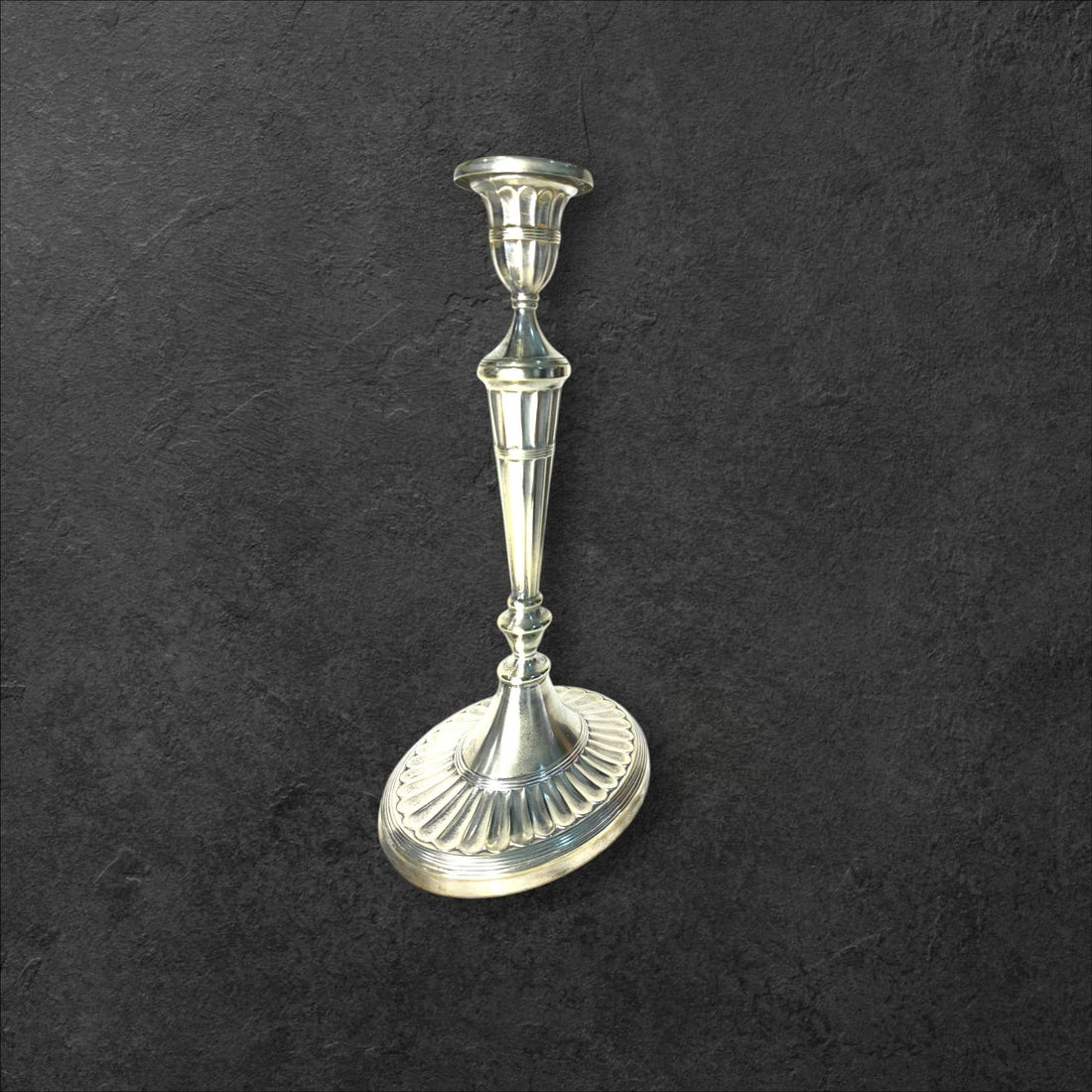 Candeleros de metal plateado antiguos decoración elegante - Cositas Antiguas – La Guadaña, Anticuarios Online en Jerez , vender antigüedades, muebles antiguos