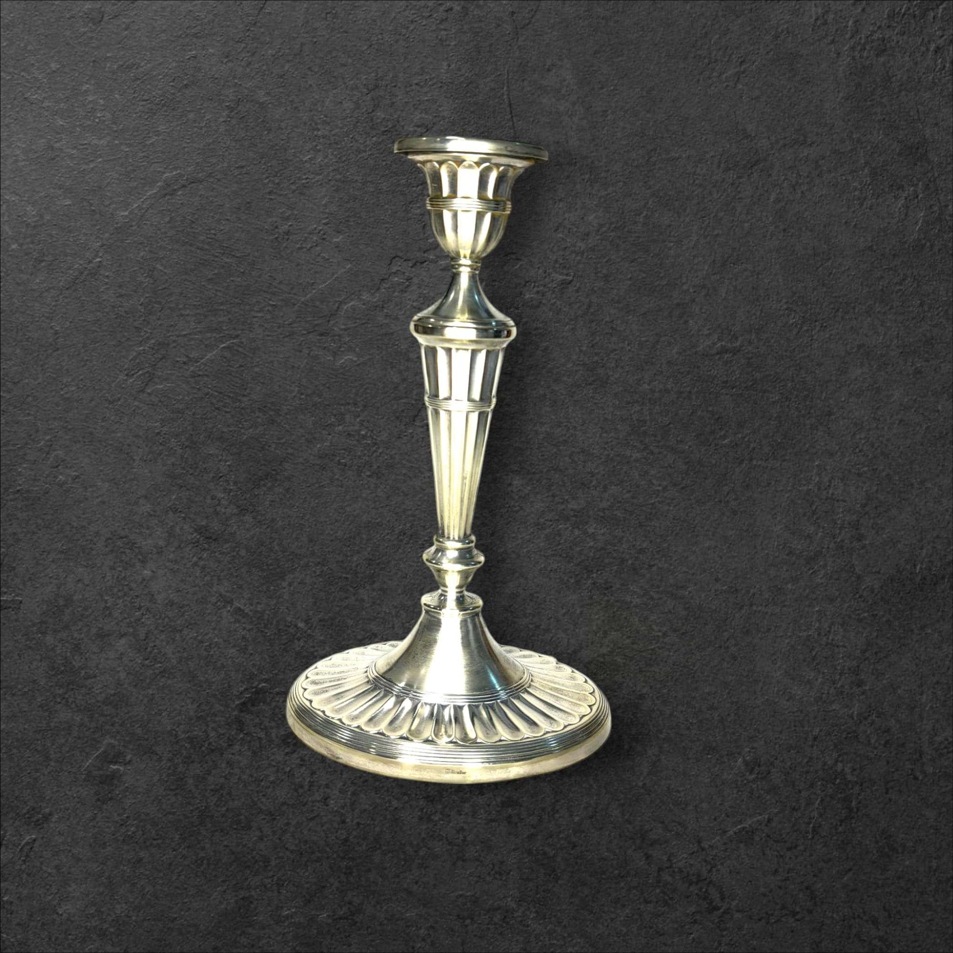 Candeleros de metal plateado antiguos decoración elegante - Cositas Antiguas – La Guadaña, Anticuarios Online en Jerez , vender antigüedades, muebles antiguos