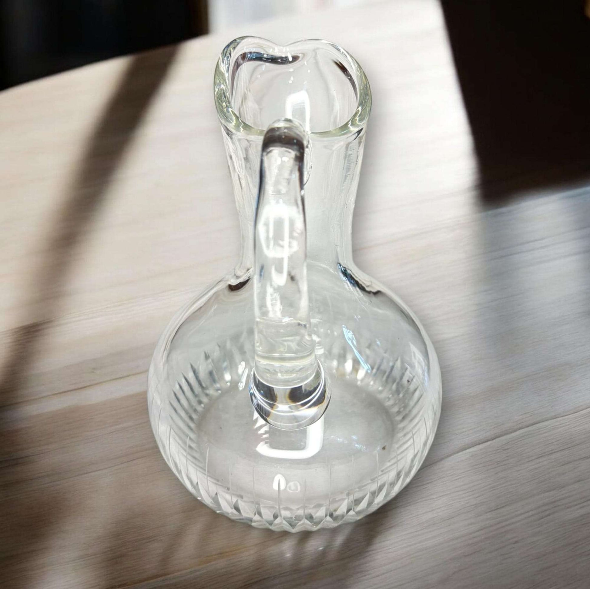 Jarra antigua de cristal tallado para decoración - Cositas Antiguas – La Guadaña, Anticuarios Online en Jerez , vender antigüedades, muebles antiguos