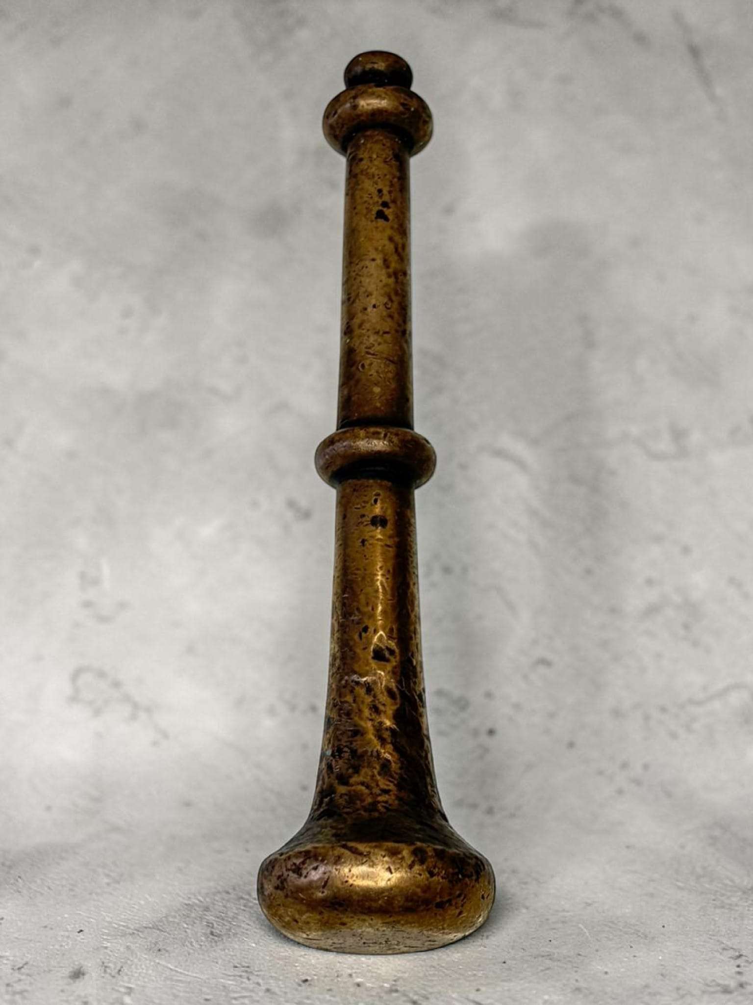 Mortero antiguo de bronce con maja original - Cositas Antiguas – La Guadaña, Anticuarios Online en Jerez , vender antigüedades, muebles antiguos