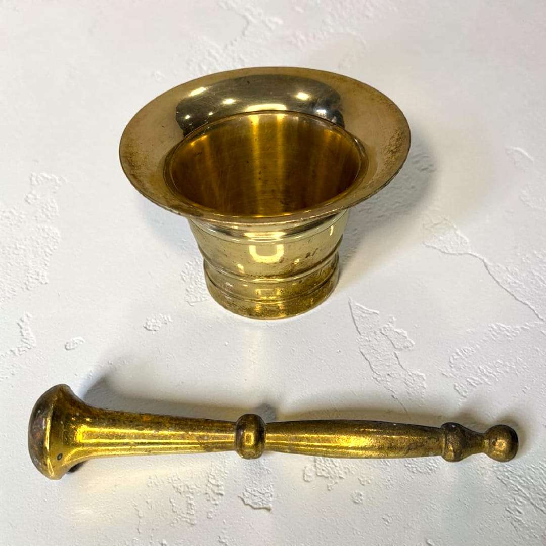 Mortero antiguo de bronce decorativo y funcional - Cositas Antiguas – La Guadaña, Anticuarios Online en Jerez , vender antigüedades, muebles antiguos