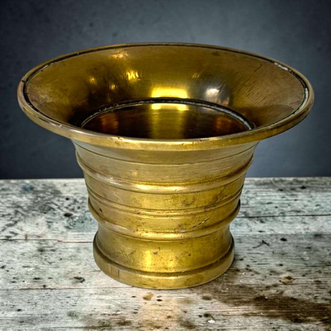 Mortero antiguo de bronce pequeño decorativo y funcional - Cositas Antiguas – La Guadaña, Anticuarios Online en Jerez , vender antigüedades, muebles antiguos