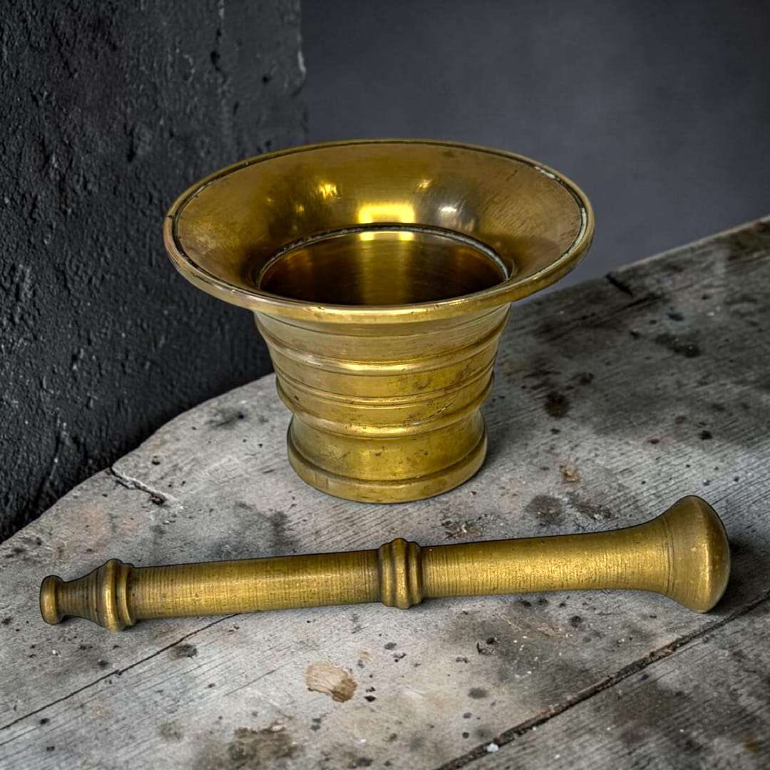 Mortero antiguo de bronce pequeño decorativo y funcional - Cositas Antiguas – La Guadaña, Anticuarios Online en Jerez , vender antigüedades, muebles antiguos