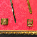 Expositorio militar antiguo con daga española - Cositas Antiguas – La Guadaña, Anticuarios Online en Jerez , vender antigüedades, muebles antiguos