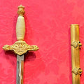 Expositorio militar antiguo con daga española - Cositas Antiguas – La Guadaña, Anticuarios Online en Jerez , vender antigüedades, muebles antiguos