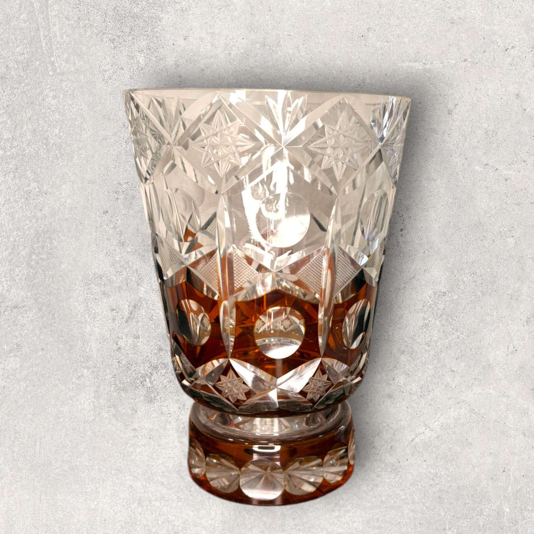 Florero antiguo de cristal tallado ámbar Art Decó - Cositas Antiguas – La Guadaña, Anticuarios Online en Jerez , vender antigüedades, muebles antiguos