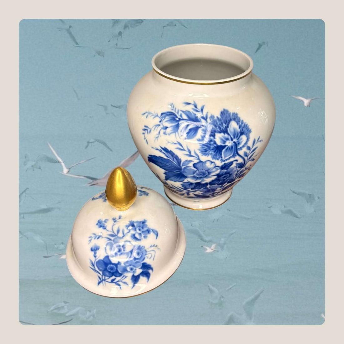 Tibor antiguo de porcelana floral azul y dorado - Cositas Antiguas – La Guadaña, Anticuarios Online en Jerez , vender antigüedades, muebles antiguos