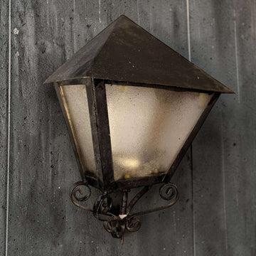 Farol antiguo de pared en forja con cristal opaco - Cositas Antiguas – La Guadaña, Anticuarios Online en Jerez , vender antigüedades, muebles antiguos
