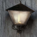Farol antiguo de pared en forja con cristal opaco - Cositas Antiguas – La Guadaña, Anticuarios Online en Jerez , vender antigüedades, muebles antiguos