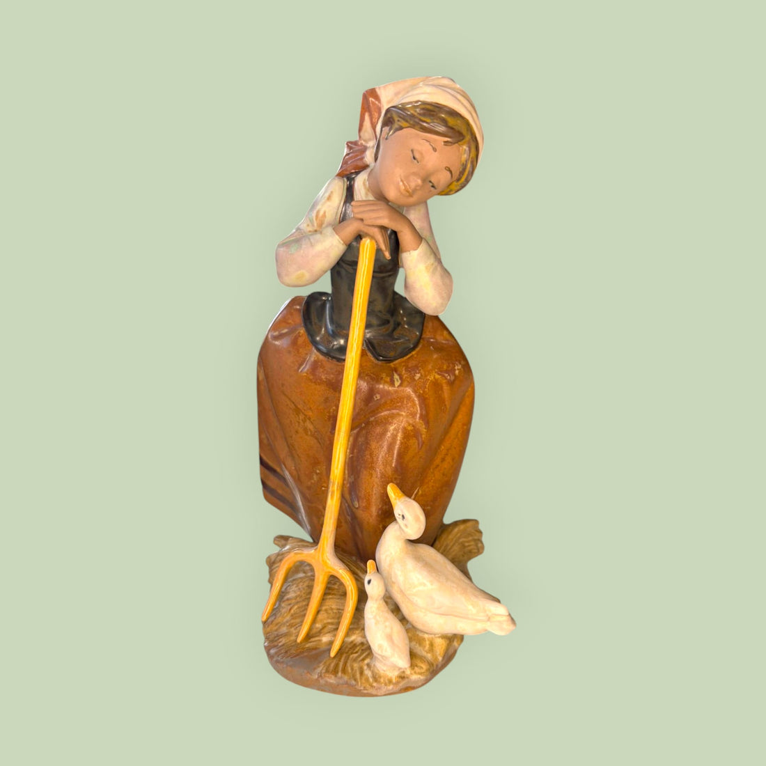 Figura Lladró campesina con patos porcelana antigua - Cositas Antiguas – La Guadaña, Anticuarios Online en Jerez , vender antigüedades, muebles antiguos