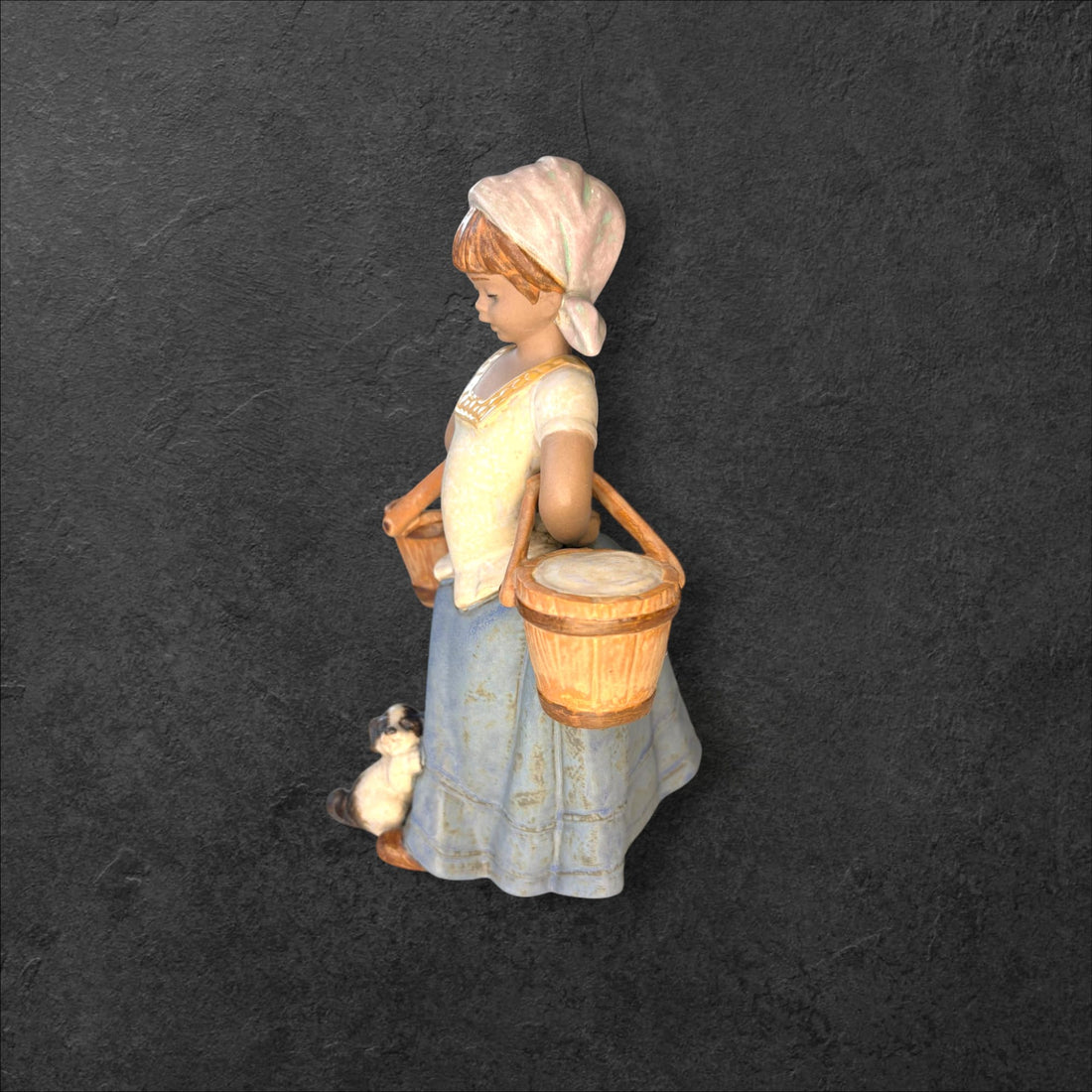 Figura Lladró niña con cubos porcelana antigua - Cositas Antiguas – La Guadaña, Anticuarios Online en Jerez , vender antigüedades, muebles antiguos