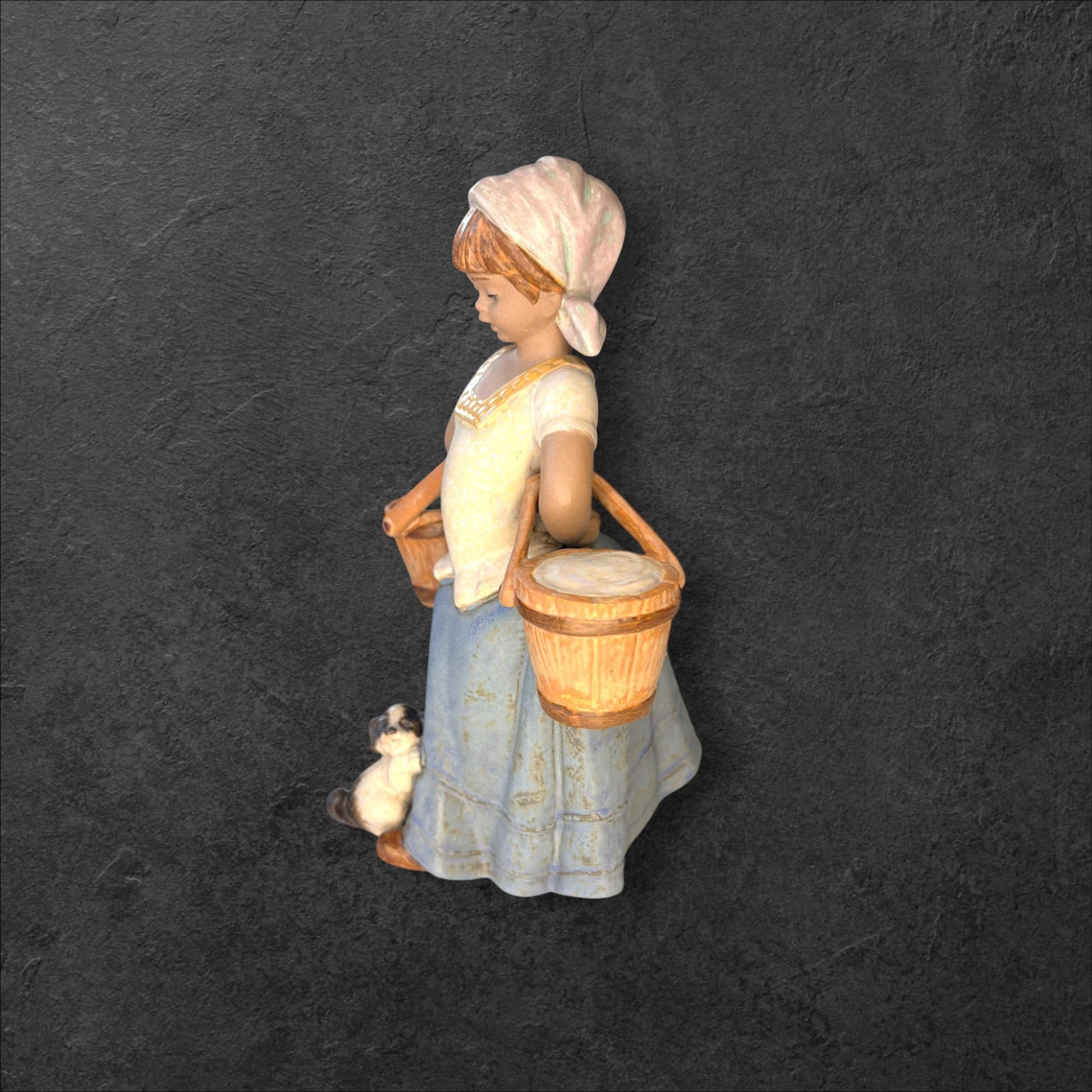 Figura Lladró niña con cubos porcelana antigua - Cositas Antiguas – La Guadaña, Anticuarios Online en Jerez , vender antigüedades, muebles antiguos