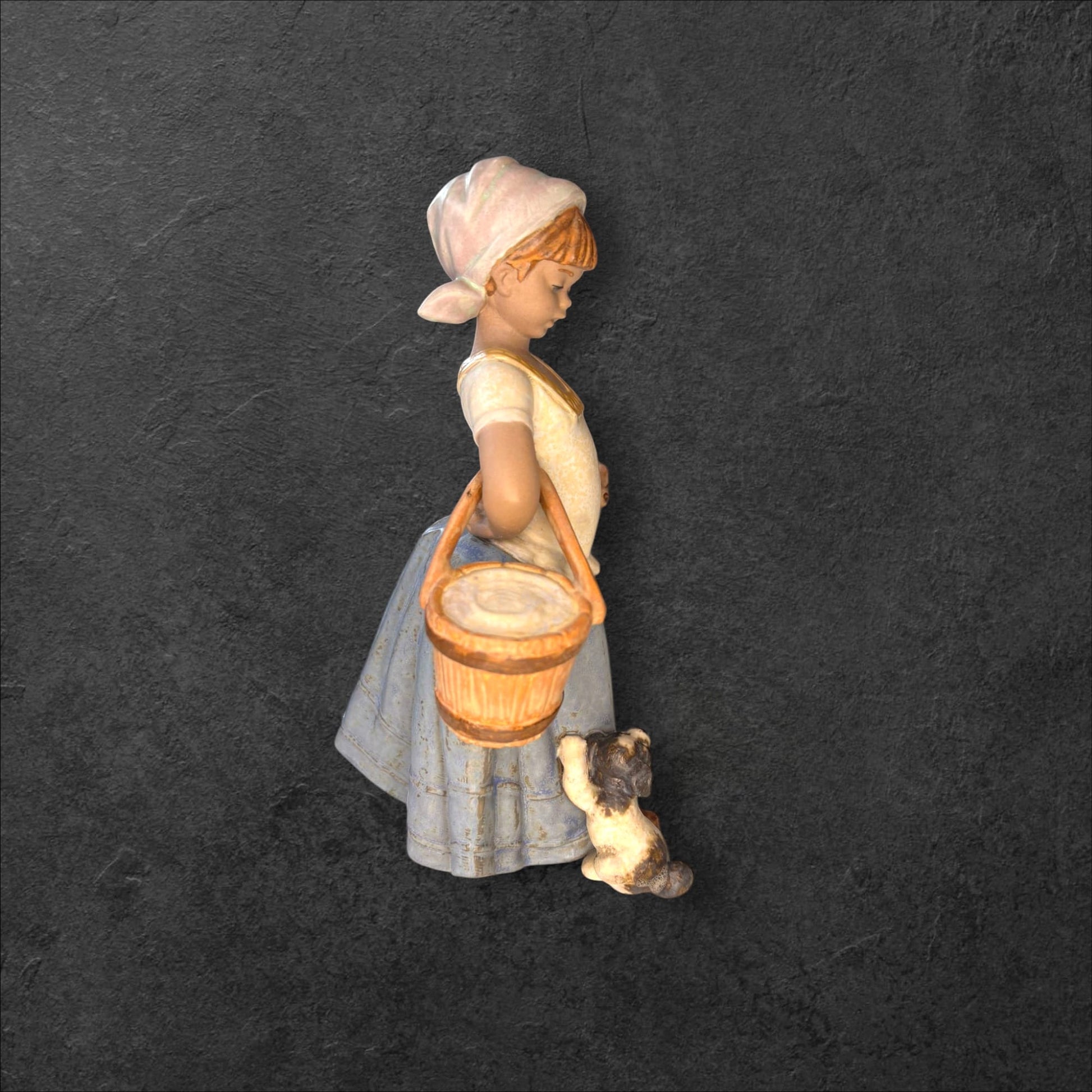 Figura Lladró niña con cubos porcelana antigua - Cositas Antiguas – La Guadaña, Anticuarios Online en Jerez , vender antigüedades, muebles antiguos