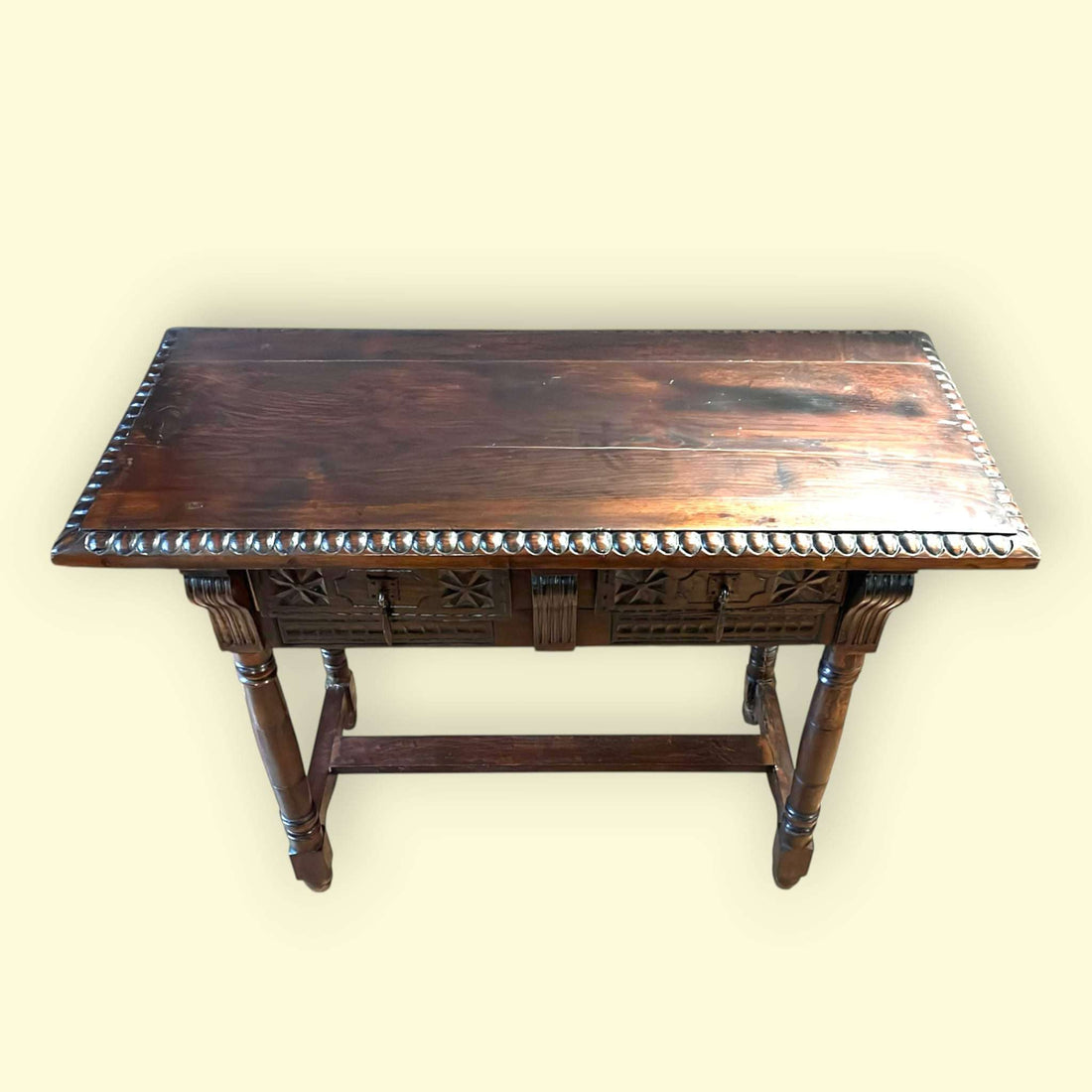 Mesa castellana antigua de madera tallada con cajones - Cositas Antiguas – La Guadaña, Anticuarios Online en Jerez , vender antigüedades, muebles antiguos