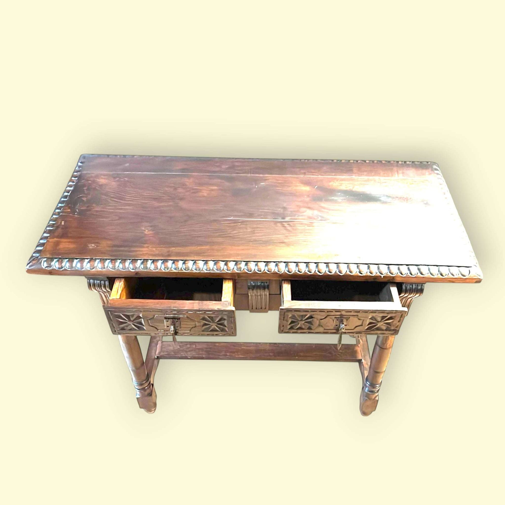 Mesa castellana antigua de madera tallada con cajones - Cositas Antiguas – La Guadaña, Anticuarios Online en Jerez , vender antigüedades, muebles antiguos
