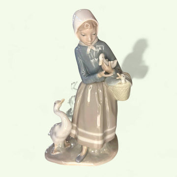 Figura Lladró Pastora con patos porcelana antigua - Cositas Antiguas – La Guadaña, Anticuarios Online en Jerez , vender antigüedades, muebles antiguos