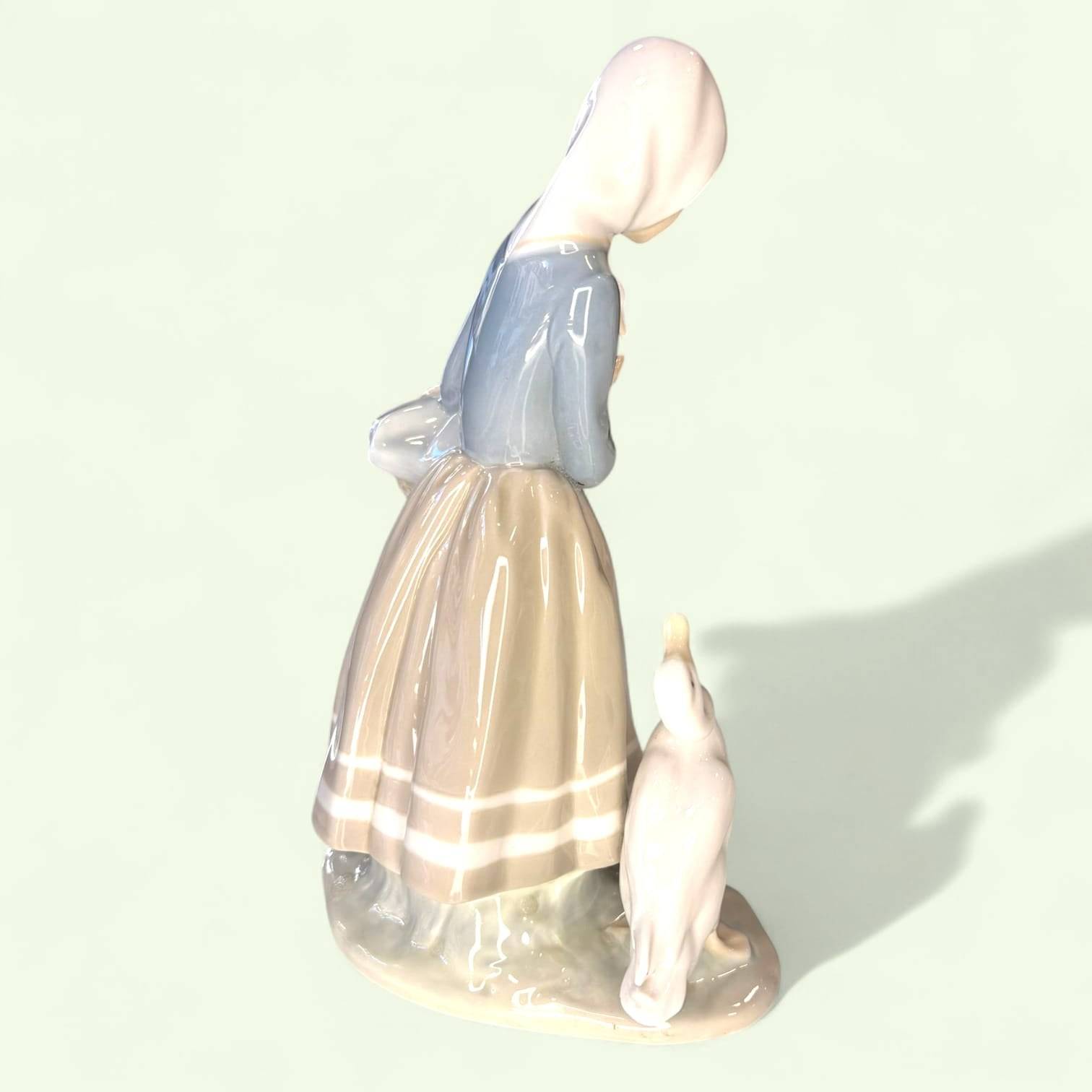 Figura Lladró Pastora con patos porcelana antigua - Cositas Antiguas – La Guadaña, Anticuarios Online en Jerez , vender antigüedades, muebles antiguos