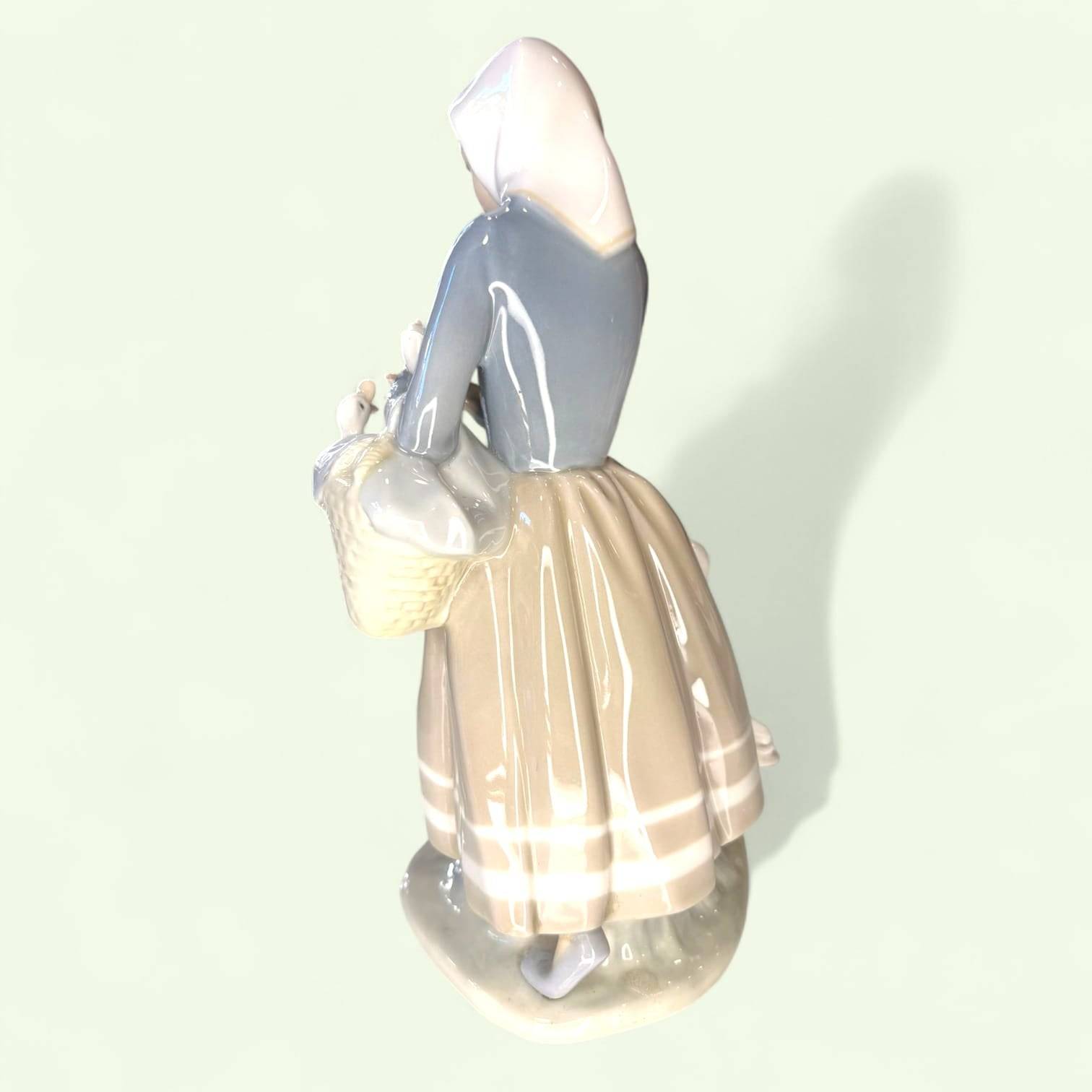 Figura Lladró Pastora con patos porcelana antigua - Cositas Antiguas – La Guadaña, Anticuarios Online en Jerez , vender antigüedades, muebles antiguos