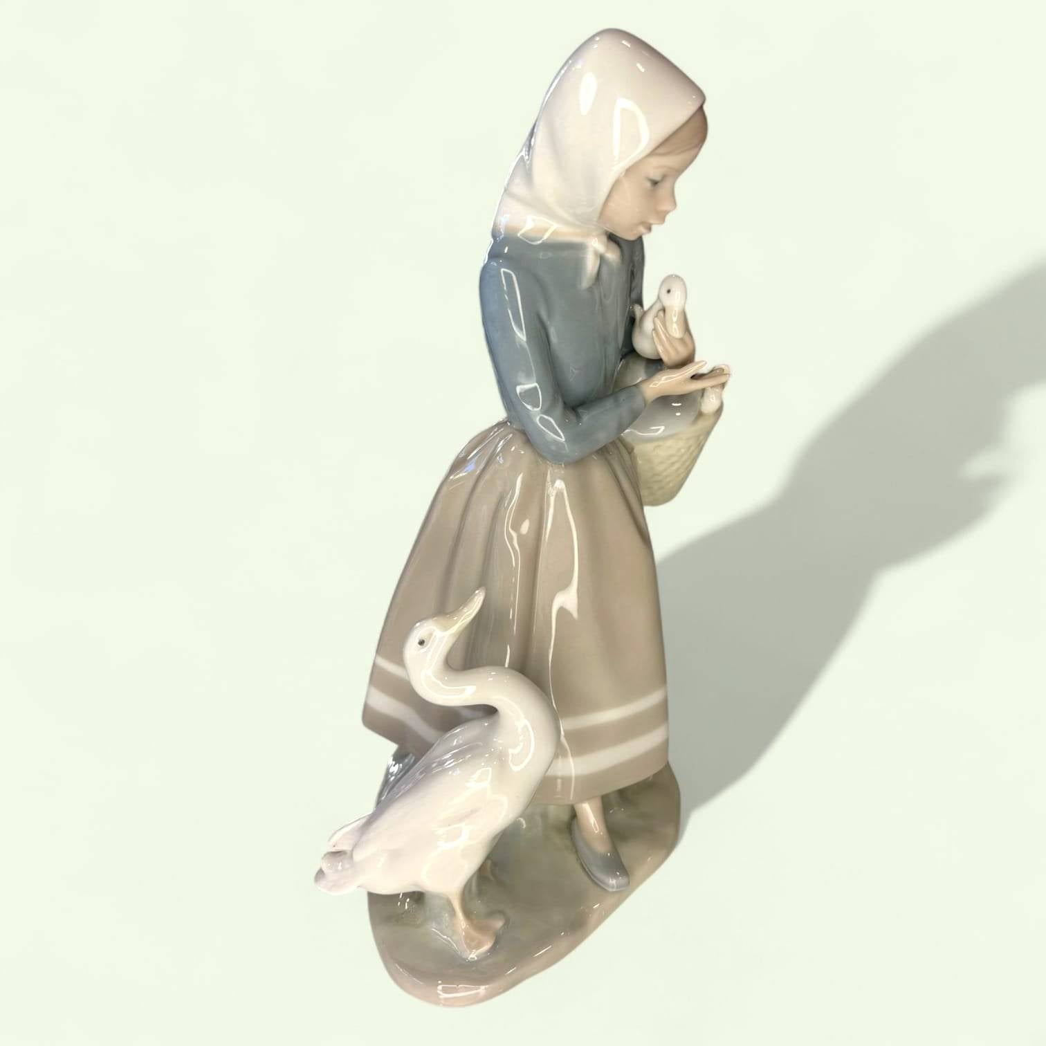 Figura Lladró Pastora con patos porcelana antigua - Cositas Antiguas – La Guadaña, Anticuarios Online en Jerez , vender antigüedades, muebles antiguos